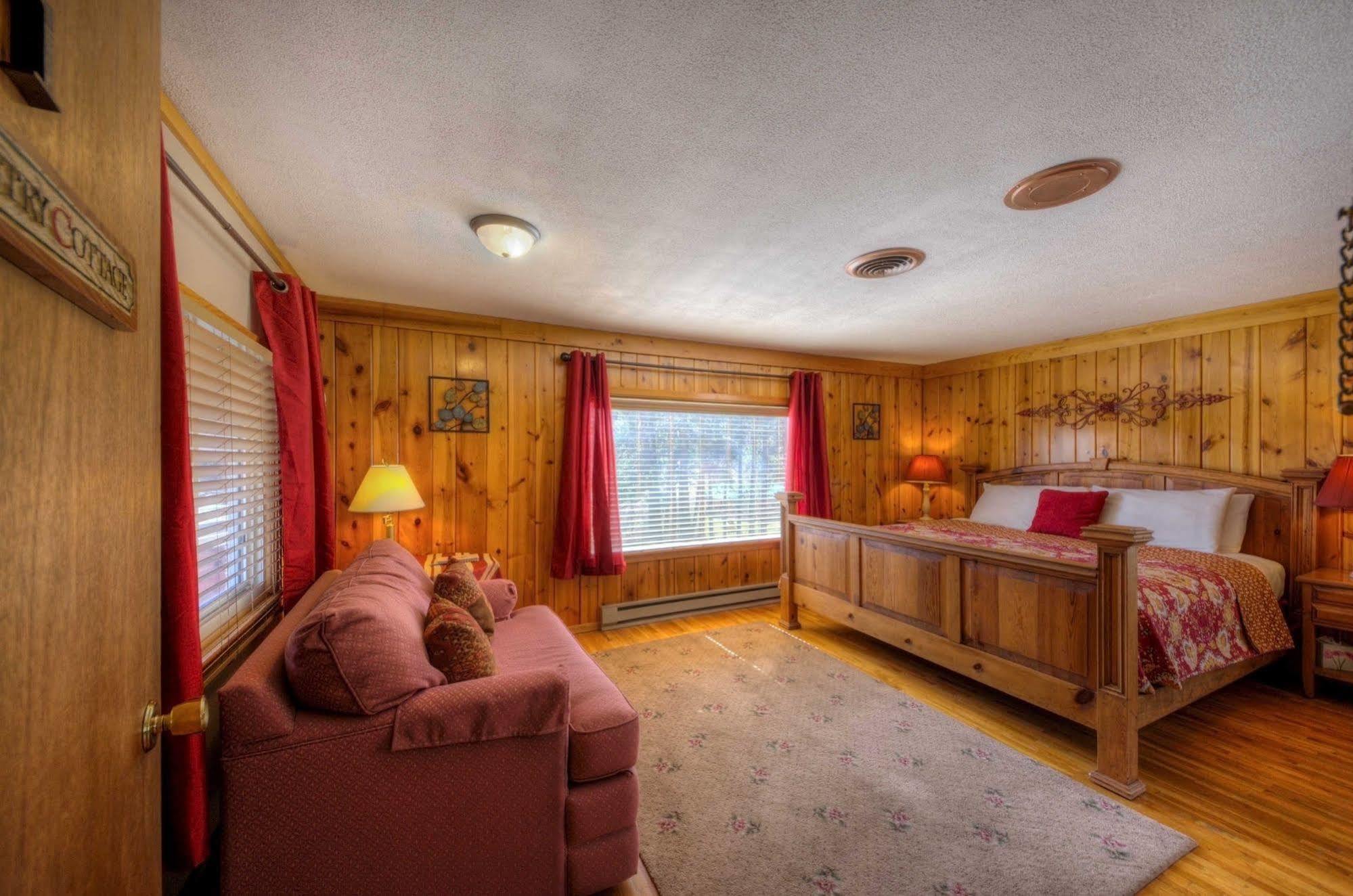 Black Forest Inn Bed & Breakfast Rapid City Exterior photo